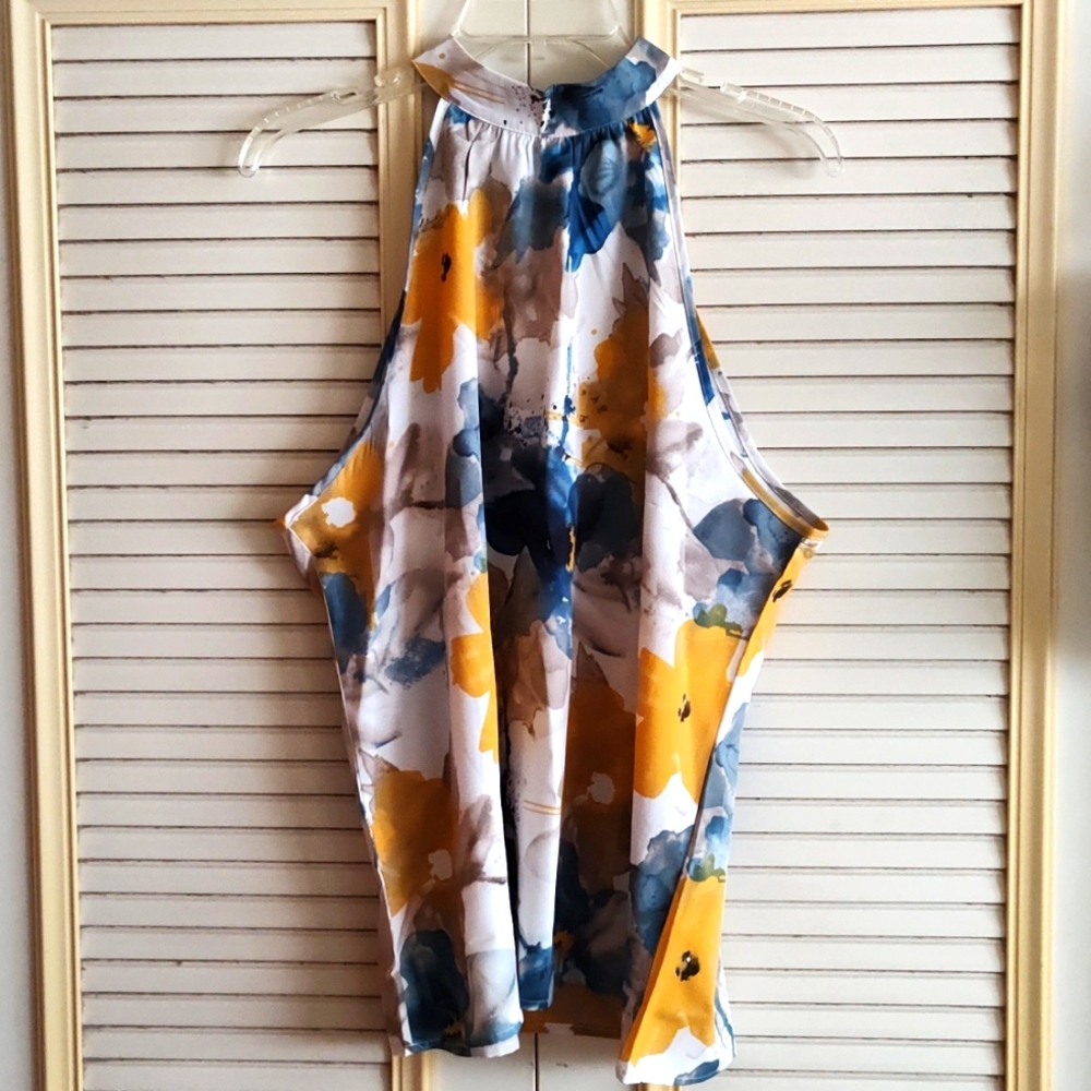 Silky floral blouse NEW